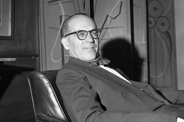 Resumo de Autores clássicos Para o ENEM! Machado de Assis, Clarice Lispector, Guimarães Rosa e outros - Questões e Vídeo 6 Guimarães Rosa ENEM